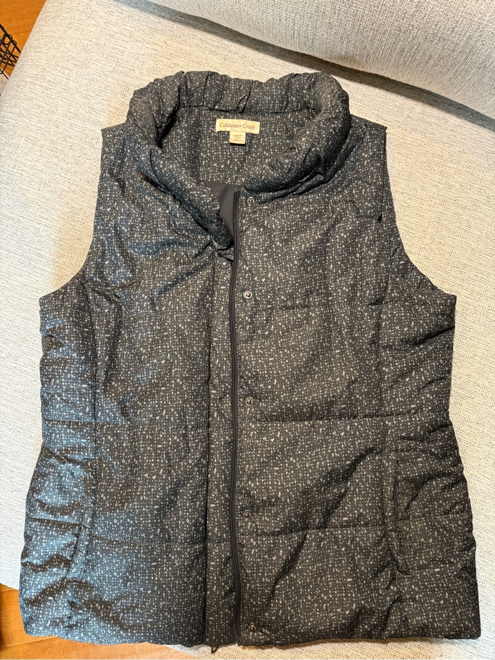 Coldwater Creek Quilted Puffer Vest Women’s M 10-12 Black Gray Speckled Print